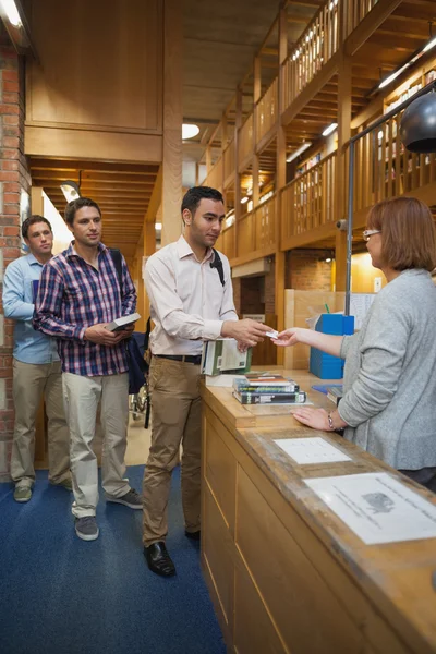 Queue at the library — Stock Photo, Image