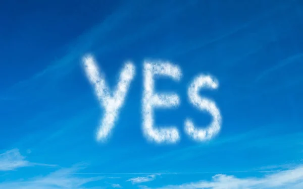 Sí, escrito en blanco en el cielo — Foto de Stock