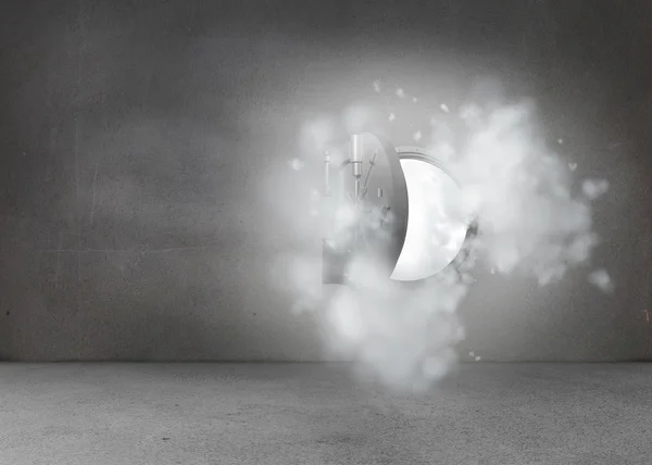 Открытый сейф в облаке пыли на серой стене — стоковое фото