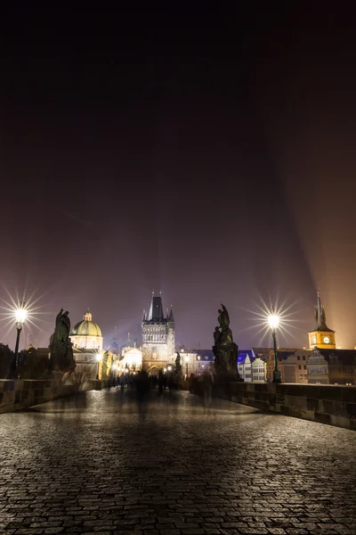 Paesaggio urbano di notte — Foto Stock