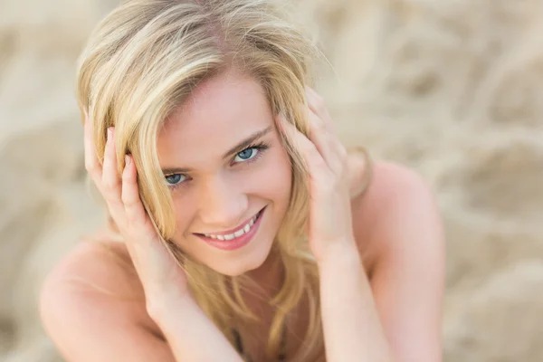 Overhead Close up portrait of smiling relaxed blond at beach — Stock Photo, Image