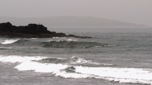 Kraftfulla vågor i havet — Stockvideo