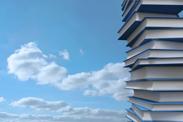 空に対して本の杭 — ストック写真