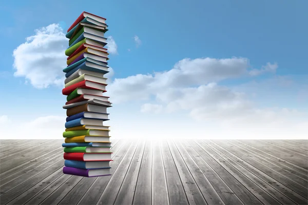Montón de libros contra el cielo — Foto de Stock