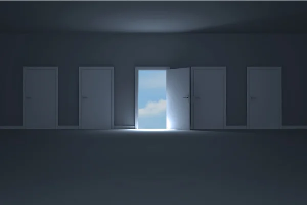 Dörröppning i mörkt rum att Visa sky — ストック写真