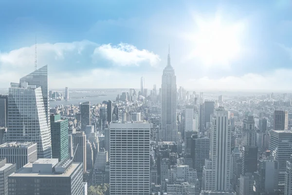 Vista ensolarada da cidade — Fotografia de Stock