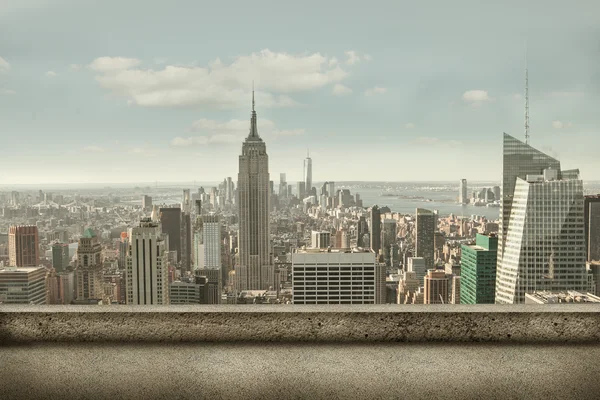 Varanda com vista para a cidade — Fotografia de Stock