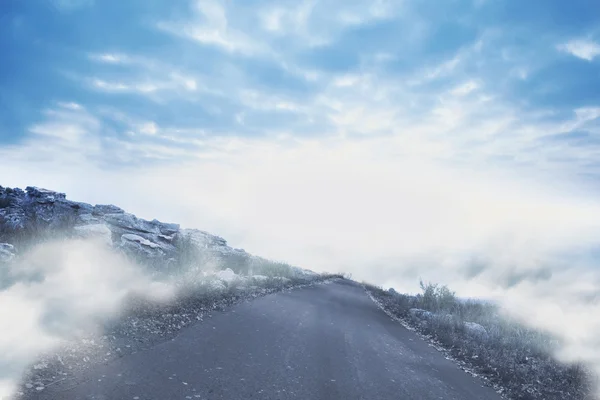 Road leading out to the horizon — Stock Photo, Image