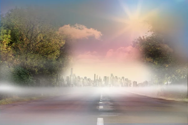 Sunny road leading to city — Stock Photo, Image