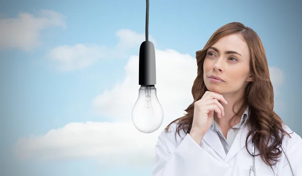 Thoughtful brunette doctor looking away — Stock Photo, Image