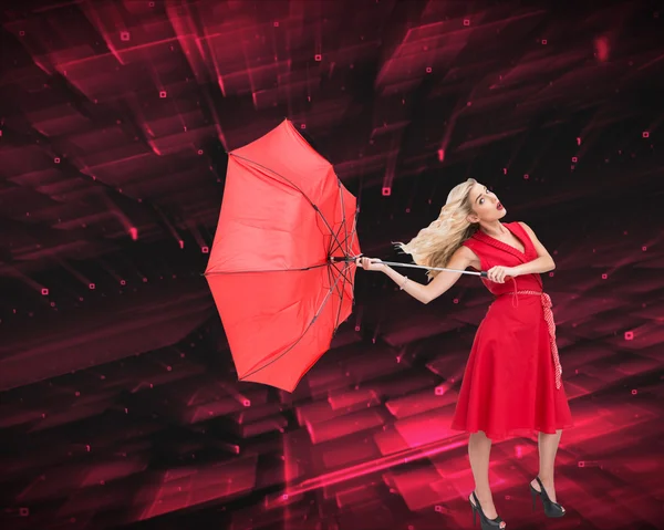 Elegante loira segurando guarda-chuva — Fotografia de Stock