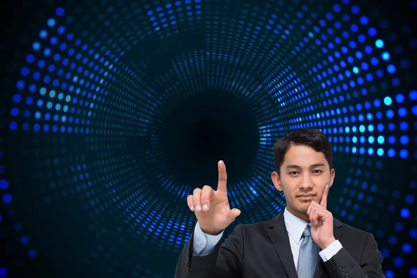 Immagine composita di premuroso uomo d'affari asiatico che indica — Foto Stock