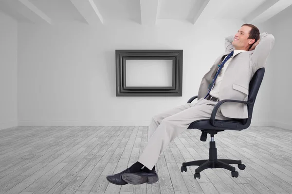 Businessman leaning back in chair — Stock Photo, Image