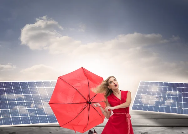 Elegante bionda con ombrello in mano — Foto Stock