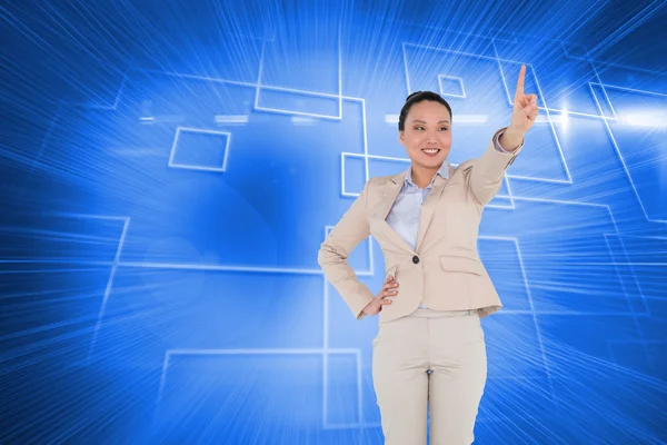 Compuesto imagen de sonriente asiática mujer de negocios señalando — Foto de Stock