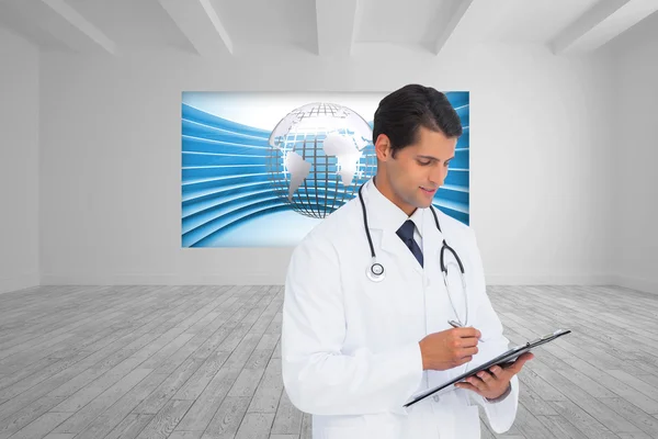 Smiling doctor holding pen and clipboard — Stock Photo, Image