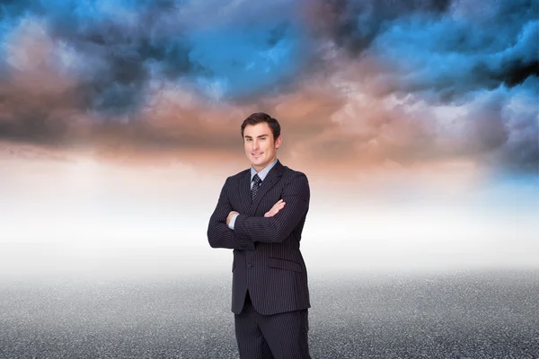 Businessman standing cross-armed — Stock Photo, Image