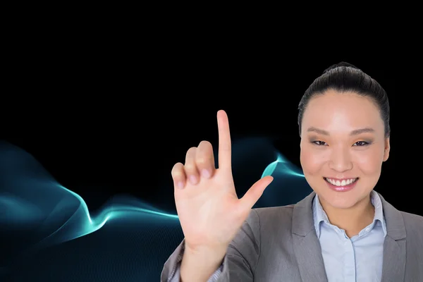 Image composite de souriant asiatique femme d'affaires pointant — Photo