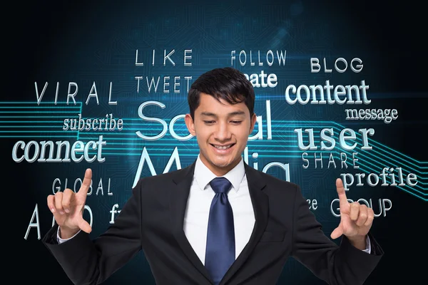 Samengestelde afbeelding van lachende zakenman houden — Stockfoto