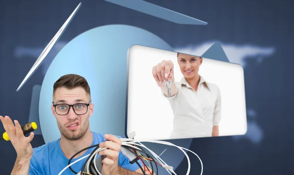 Confused it professional with screw driver and cables in front of ope — Stock Photo, Image