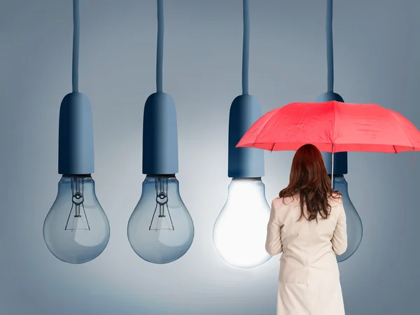 Imagem composta de empresária de pé de volta à câmera segurando guarda-chuva vermelho — Fotografia de Stock