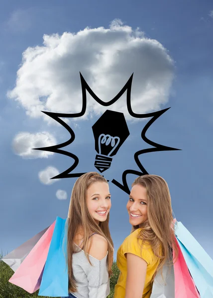 Dvě mladé ženy s nákupními taškami — Stock fotografie