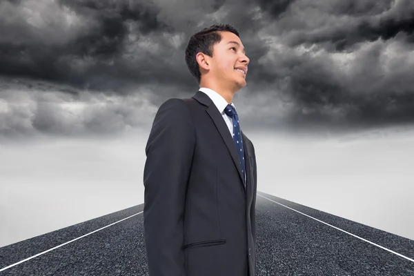 复合图像的暴风雨风景背景与街 — 图库照片