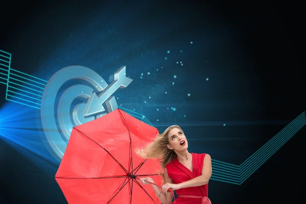 Elegante rubia feliz sosteniendo paraguas —  Fotos de Stock