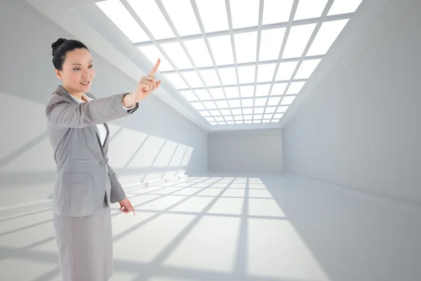 Compuesto imagen de sonriente asiática mujer de negocios señalando — Foto de Stock