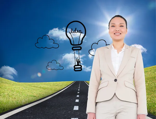 Sorridente asiatico businesswoman walking — Foto Stock