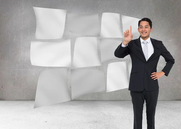 Compuesto imagen de sonriente asiático empresario señalando — Foto de Stock