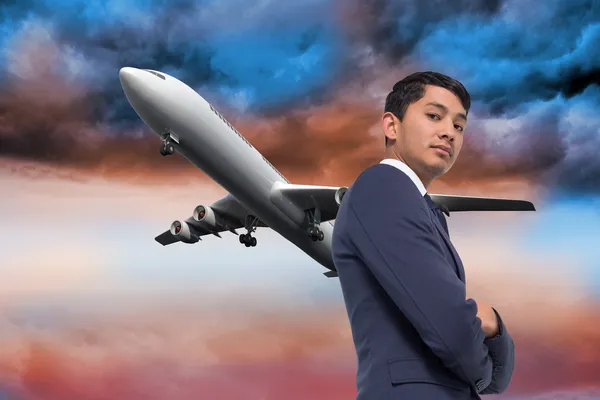 Immagine composita di uomo d'affari asiatico non sorridente con le braccia incrociate — Foto Stock