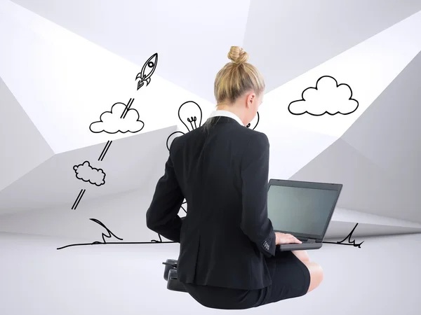 Kompositbild einer Geschäftsfrau mit Laptop — Stockfoto