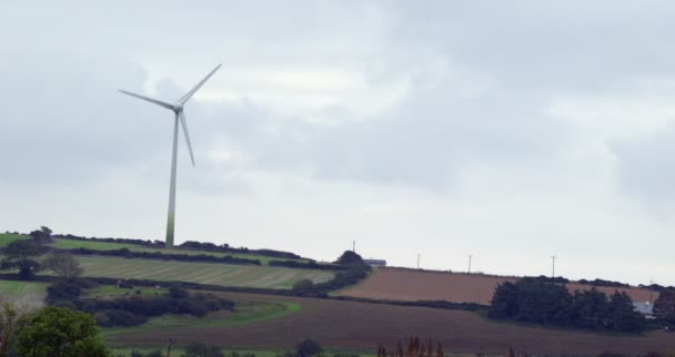 旋转的风力发电机组 — 图库视频影像