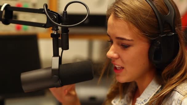 Pretty student presenting a radio show — Stock Video