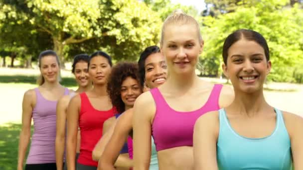 Fitness class stretching their arms — Stock Video