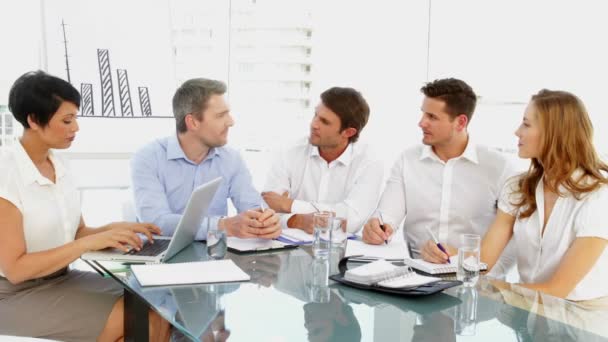 Business Team Discutere durante la riunione — Video Stock