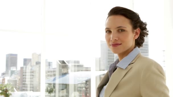 Businesswoman giving thumbs up — Stock Video