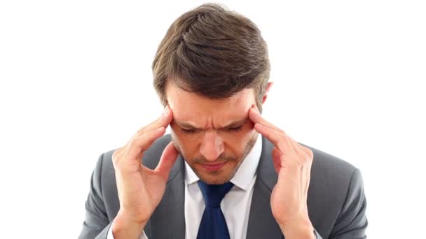 Geschäftsmann bekommt Kopfschmerzen — Stockvideo