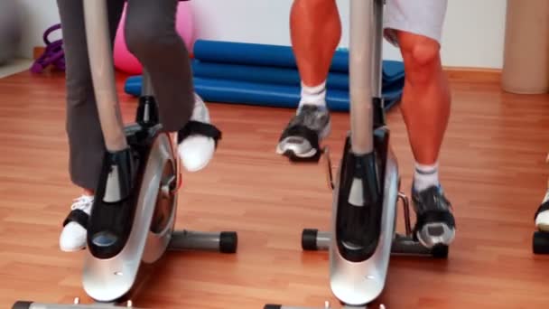 Group doing a spinning class — Stock Video