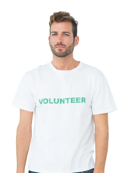 Portret poważne młodych wolontariuszy mężczyzna — Zdjęcie stockowe