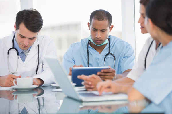 Médicos em uma reunião no hospital — Fotografia de Stock