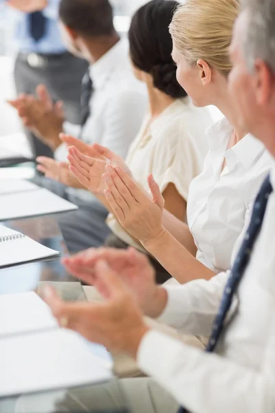 Business mensen ongeëvenaarde collega tijdens een vergadering — Stockfoto