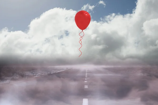 Luftballon über einer Straße — Stockfoto