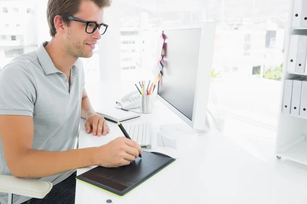 Casual male photo editor using graphics tablet — Stock Photo, Image
