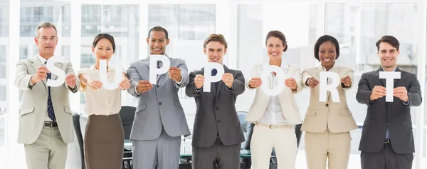 Equipo de negocios diverso que sostiene el soporte ortográfico de las letras —  Fotos de Stock