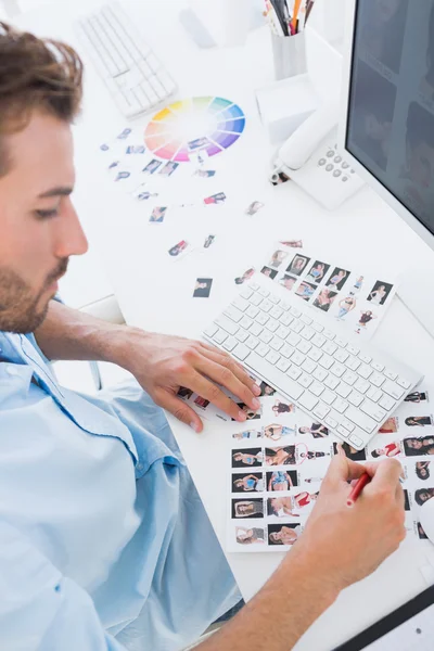 Male photo editor at work in the office — Stock Photo, Image