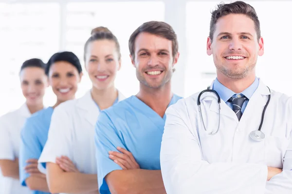 Retrato de confiante grupo feliz de médicos — Fotografia de Stock