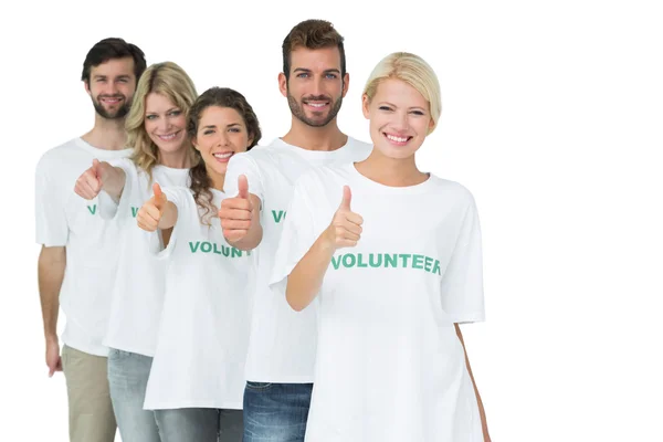Gruppenporträt von glücklichen Freiwilligen, die Daumen hoch gestikulieren — Stockfoto