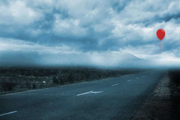 Balloons above a road — Stock Photo, Image